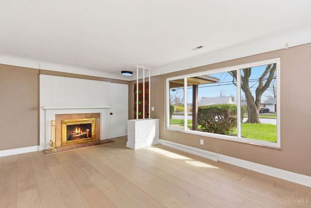 867 E Columbia Avenue, Reading, OH 45215