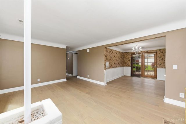 867 E Columbia Avenue, Reading, OH 45215