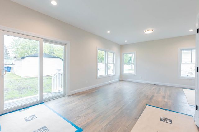 29 Ireland Place, West Babylon, NY 11704