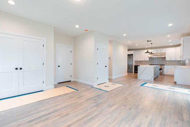 29 Ireland Place, West Babylon, NY 11704