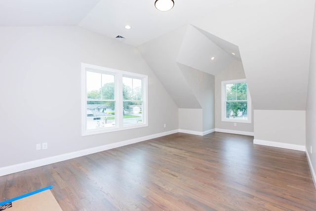 29 Ireland Place, West Babylon, NY 11704