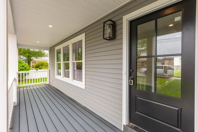 29 Ireland Place, West Babylon, NY 11704