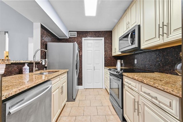 2662 NW 33rd St 2508, Oakland Park, FL 33309