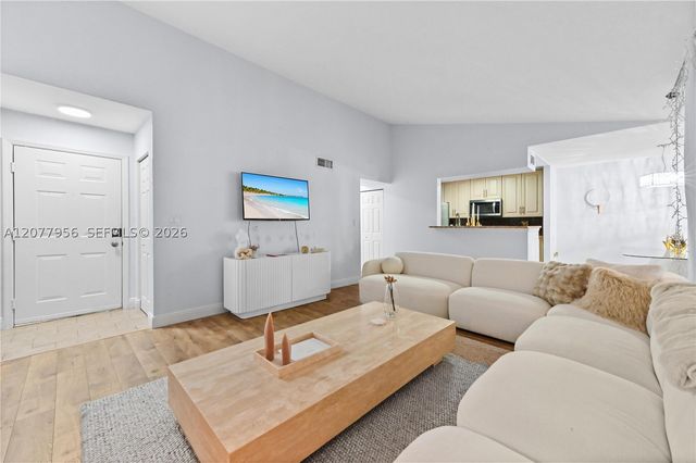 2662 NW 33rd St 2508, Oakland Park, FL 33309