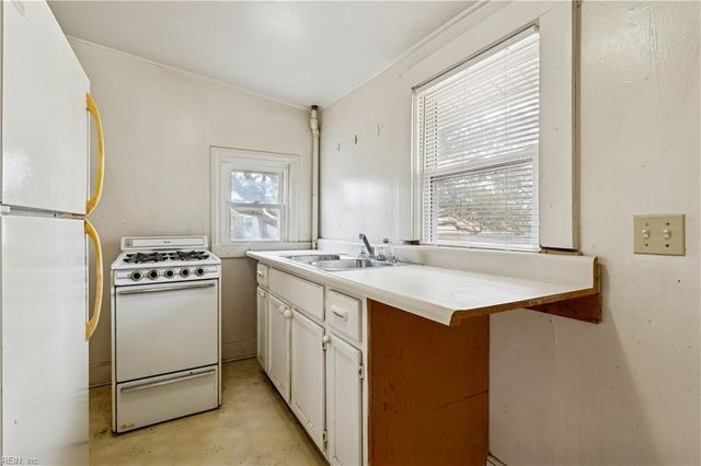 569 W Ocean View AVE, Norfolk, VA 23503