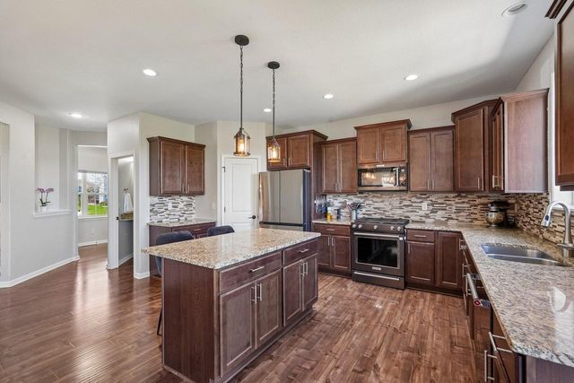 1842 Windrush DRIVE, Grafton, WI 53024