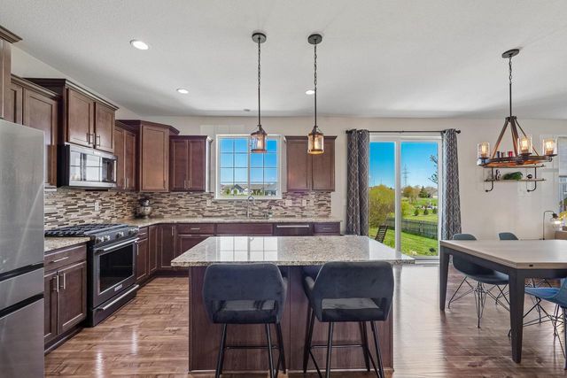 1842 Windrush DRIVE, Grafton, WI 53024