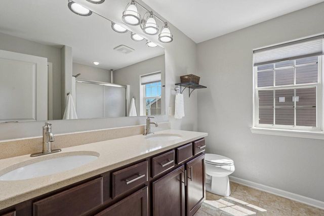 1842 Windrush DRIVE, Grafton, WI 53024