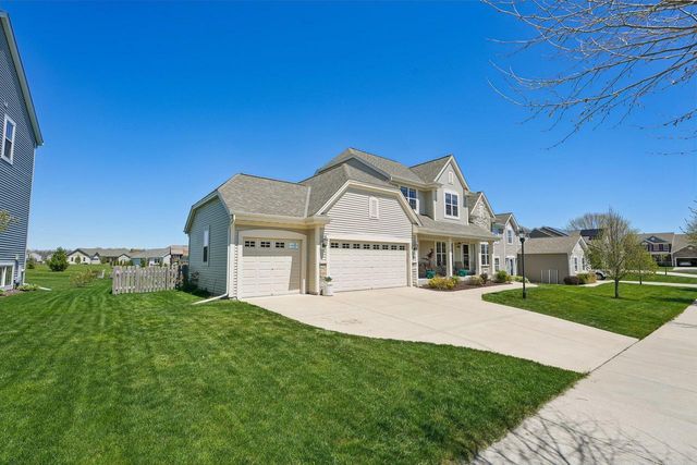 1842 Windrush DRIVE, Grafton, WI 53024