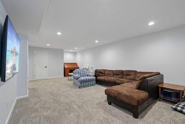 1842 Windrush DRIVE, Grafton, WI 53024