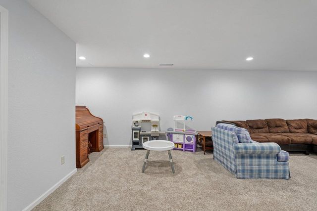 1842 Windrush DRIVE, Grafton, WI 53024