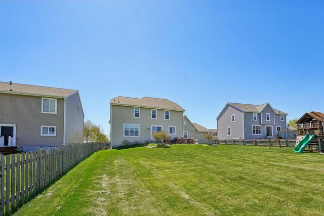 1842 Windrush DRIVE, Grafton, WI 53024