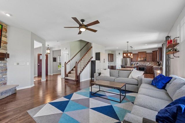 1842 Windrush DRIVE, Grafton, WI 53024
