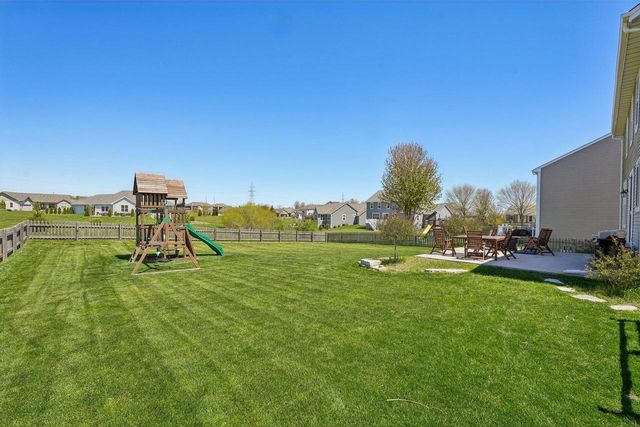 1842 Windrush DRIVE, Grafton, WI 53024