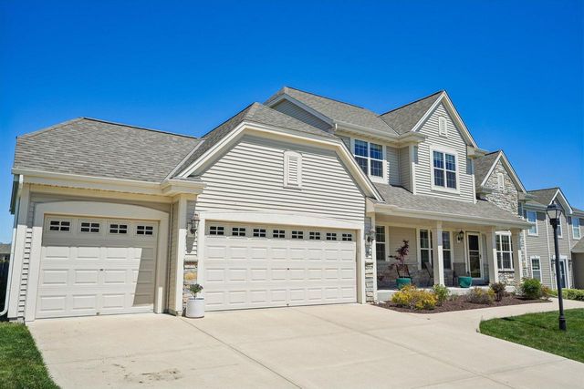 1842 Windrush DRIVE, Grafton, WI 53024
