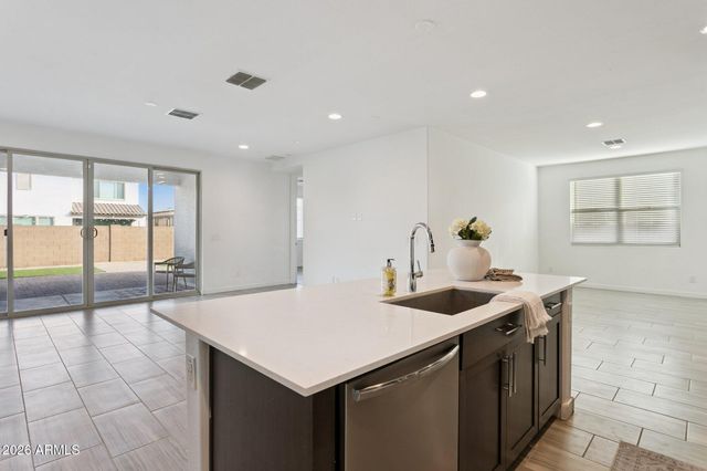 2566 W Huntington Drive, Phoenix, AZ 85041