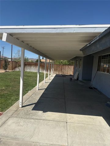 5661 E Avenue T, Palmdale, CA 93552