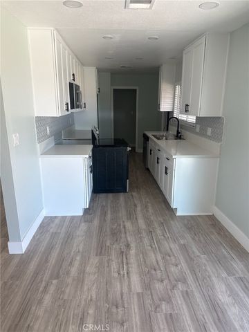 5661 E Avenue T, Palmdale, CA 93552