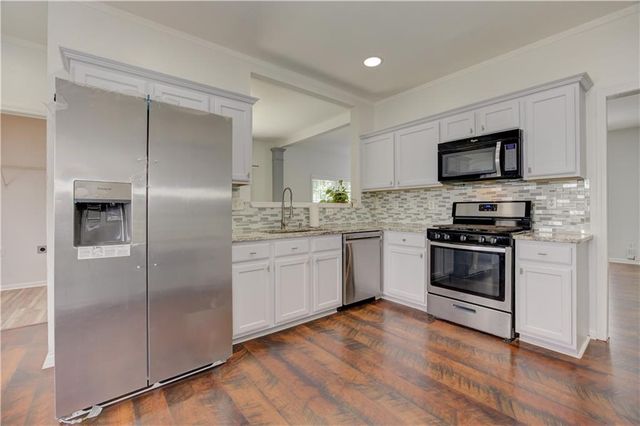 118 Wallnut Hall Circle, Woodstock, GA 30189