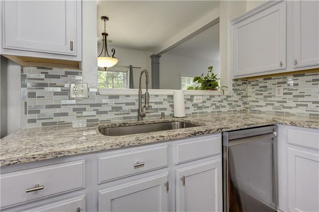 118 Wallnut Hall Circle, Woodstock, GA 30189