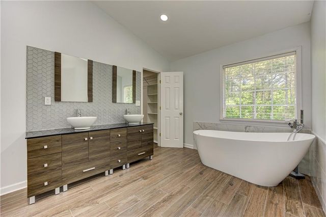 118 Wallnut Hall Circle, Woodstock, GA 30189