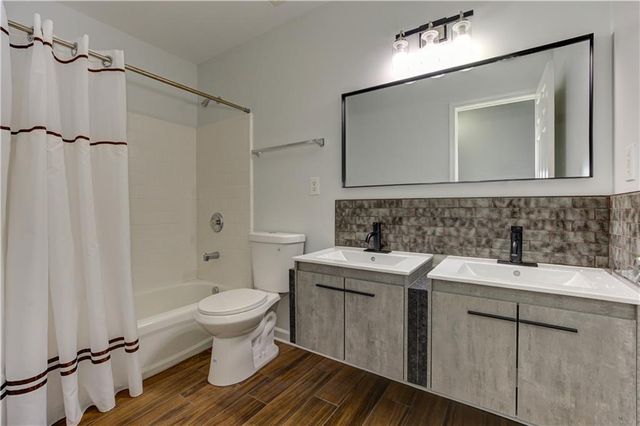 118 Wallnut Hall Circle, Woodstock, GA 30189