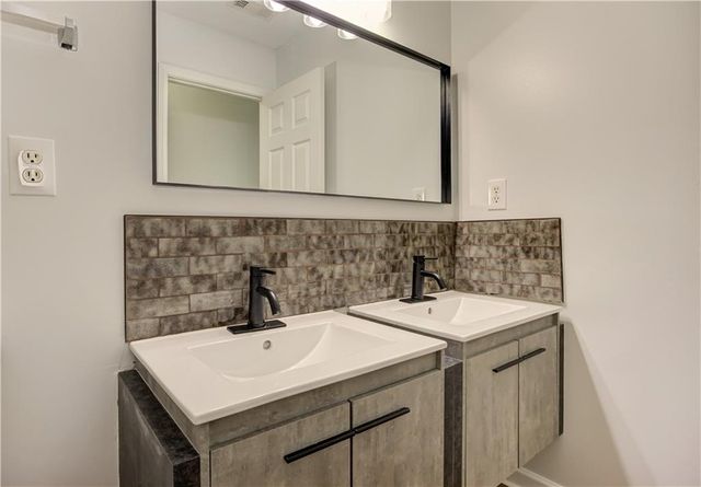 118 Wallnut Hall Circle, Woodstock, GA 30189