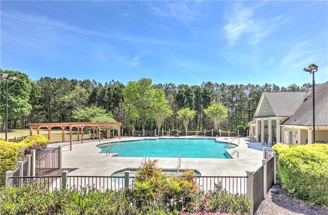 118 Wallnut Hall Circle, Woodstock, GA 30189