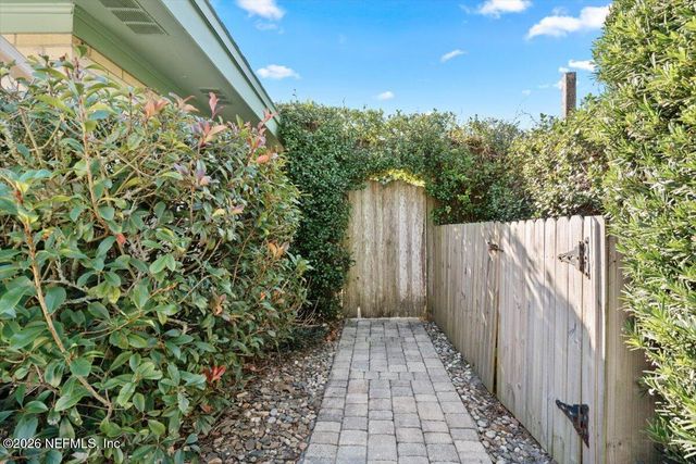 8134 VERACRUZ Drive, Jacksonville, FL 32211