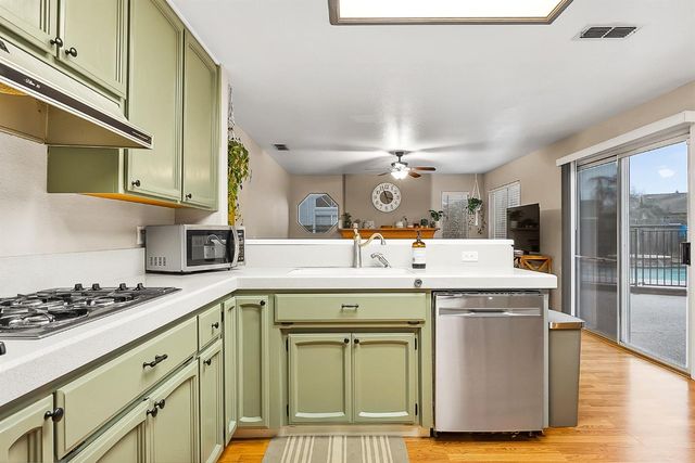 9324 Whittemore Dr, Elk Grove, CA 95624