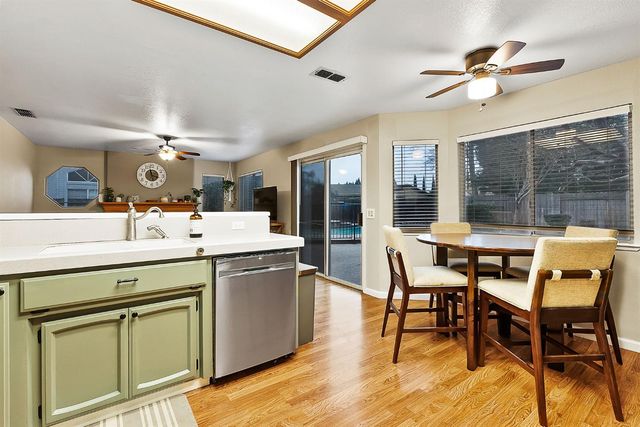 9324 Whittemore Dr, Elk Grove, CA 95624