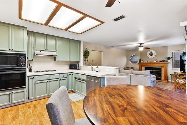 9324 Whittemore Dr, Elk Grove, CA 95624