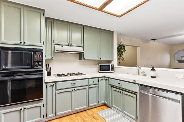 9324 Whittemore Dr, Elk Grove, CA 95624