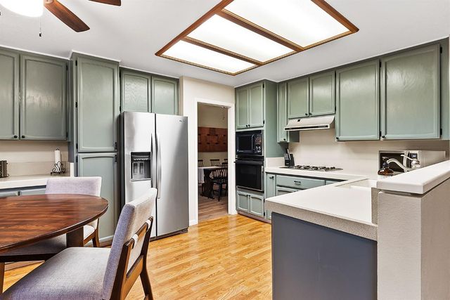 9324 Whittemore Dr, Elk Grove, CA 95624