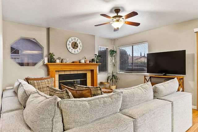 9324 Whittemore Dr, Elk Grove, CA 95624