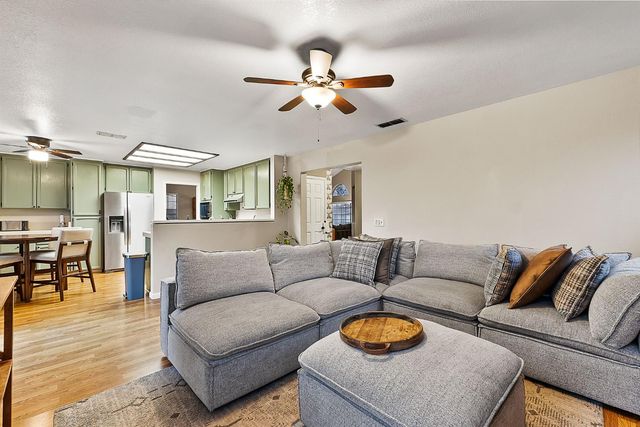 9324 Whittemore Dr, Elk Grove, CA 95624