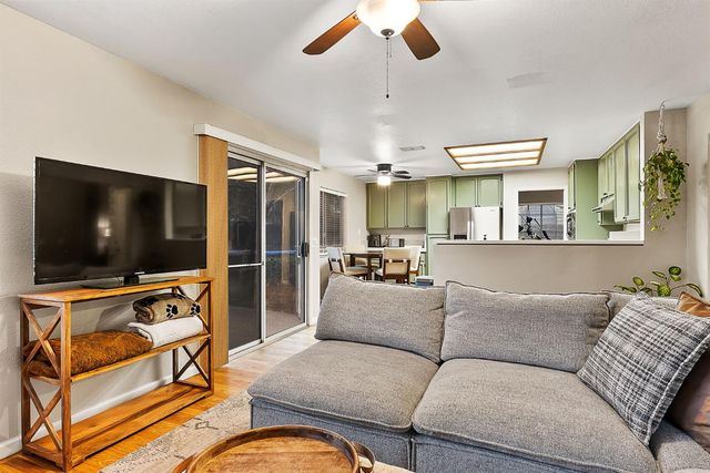 9324 Whittemore Dr, Elk Grove, CA 95624