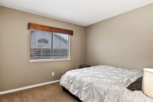 9324 Whittemore Dr, Elk Grove, CA 95624