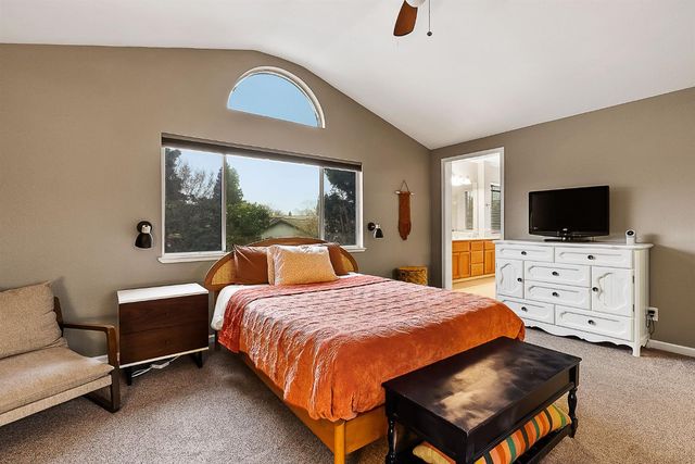 9324 Whittemore Dr, Elk Grove, CA 95624