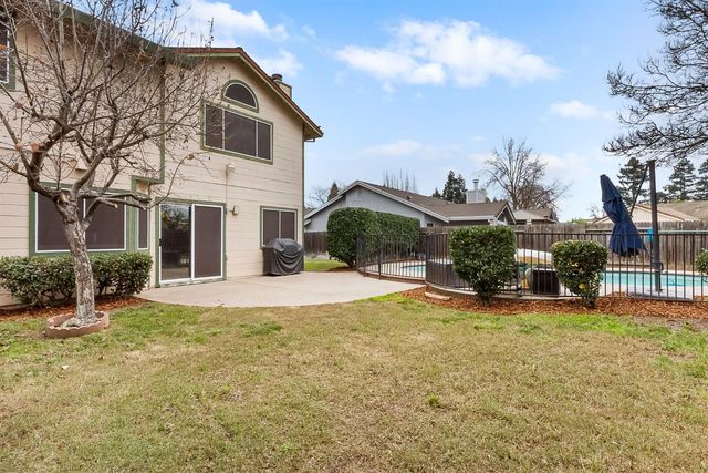 9324 Whittemore Dr, Elk Grove, CA 95624