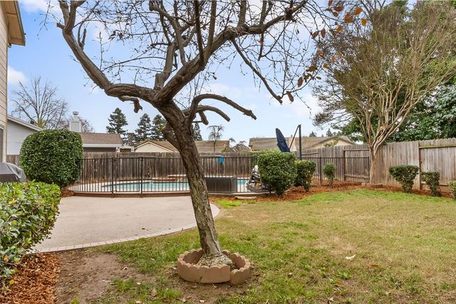 9324 Whittemore Dr, Elk Grove, CA 95624