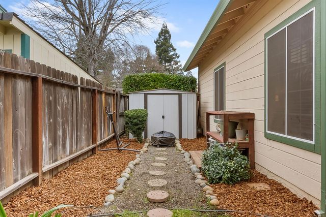 9324 Whittemore Dr, Elk Grove, CA 95624