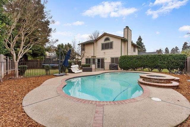 9324 Whittemore Dr, Elk Grove, CA 95624