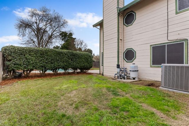 9324 Whittemore Dr, Elk Grove, CA 95624