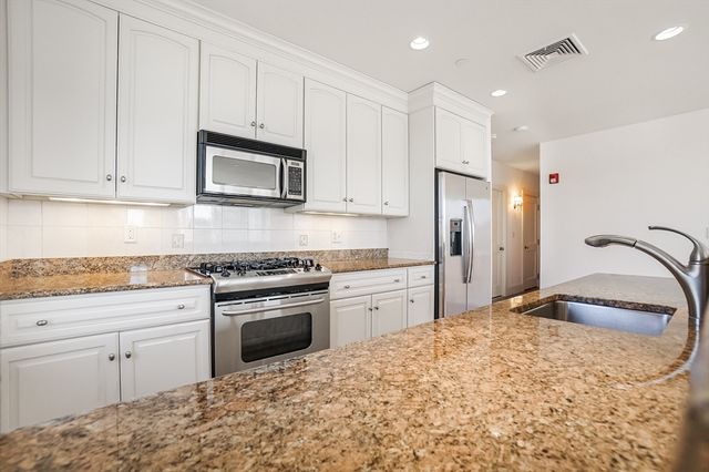 116-128 Rantoul St. 509, Beverly, MA 01915