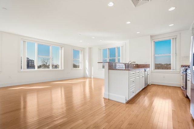 116-128 Rantoul St. 509, Beverly, MA 01915