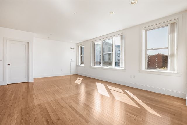 116-128 Rantoul St. 509, Beverly, MA 01915