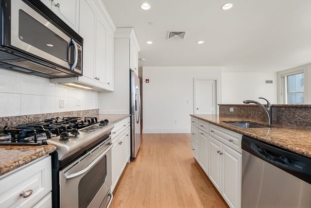 116-128 Rantoul St. 509, Beverly, MA 01915