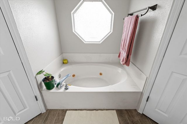 6020 Applegate Circle, Bossier City, LA 71111