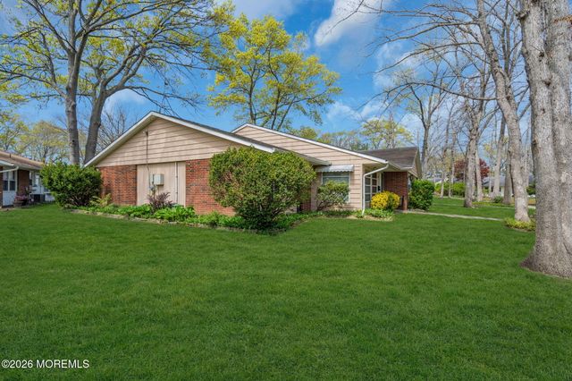 178A Sterling Court, Lakewood, NJ 08701